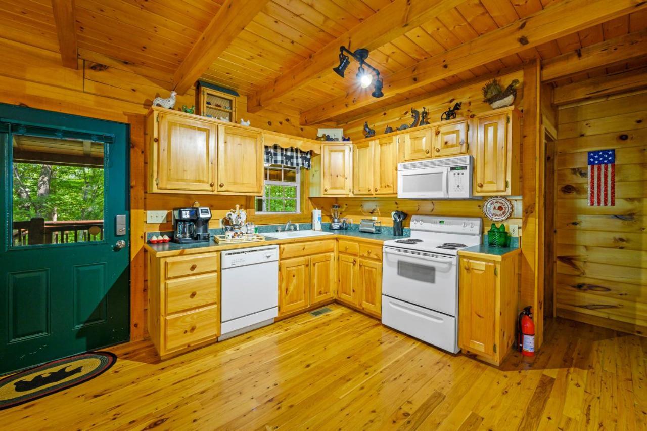 Gypsy Road - Privacy! Log Cabin With Hot Tub, Wifi, Directv And Arcade Sevierville Ngoại thất bức ảnh